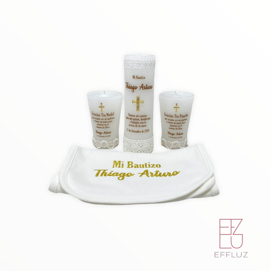 KIT VELA DE BAUTIZO, PANUELO Y 2 VELAS SENCILLAS DE 3 PULG DE PADRINOS MODELO THIAGO