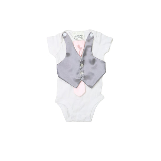 Bodysuit blanco manga corta con chaleco gris y corbatín rosa para bebé recién nacido